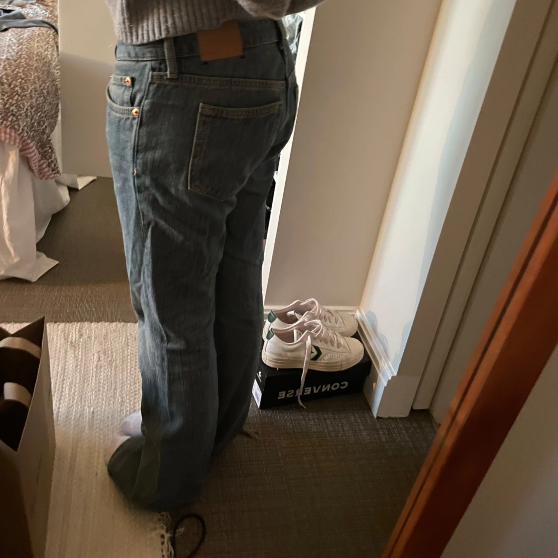 Blå bootcut jeans från weekday  - 2