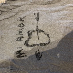 Mi Amor tshirt riktiga!! - Använd 1 gång. Riktiga. Köpt på Zalando 