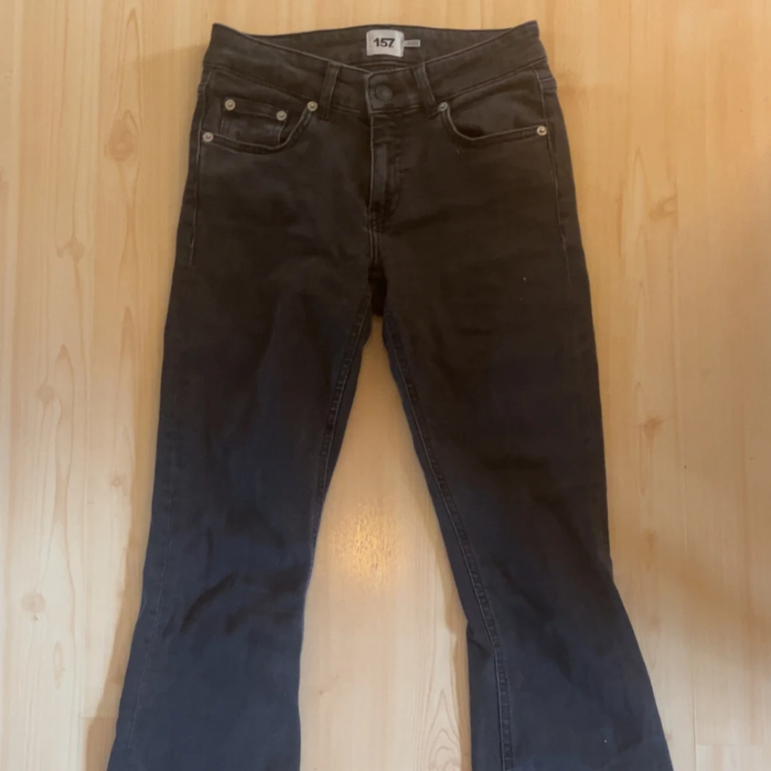 Svarta bootcut jeans 