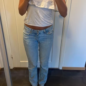 Ljusblå jeans - Säljer ett par ljusblå jeans från lager 157 i xs!