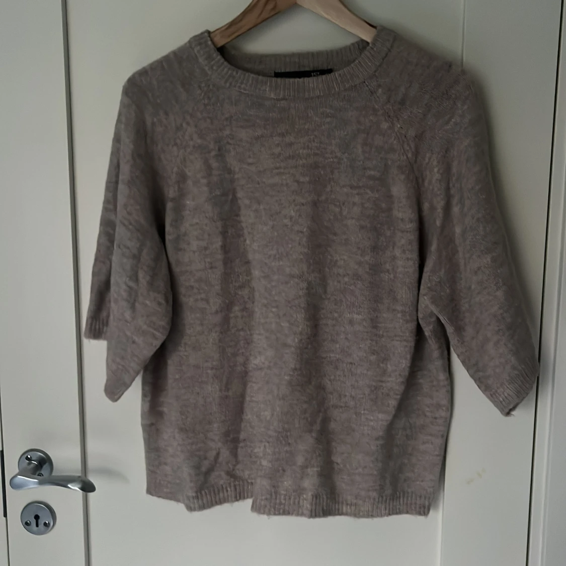 Beige stickad tröja från 157