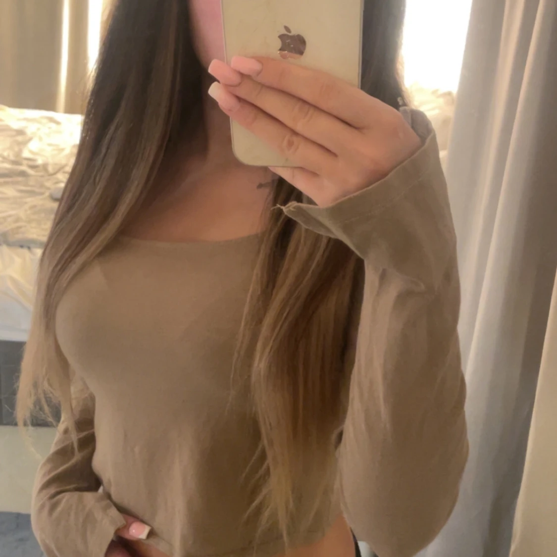 Beige croppad långärmad topp