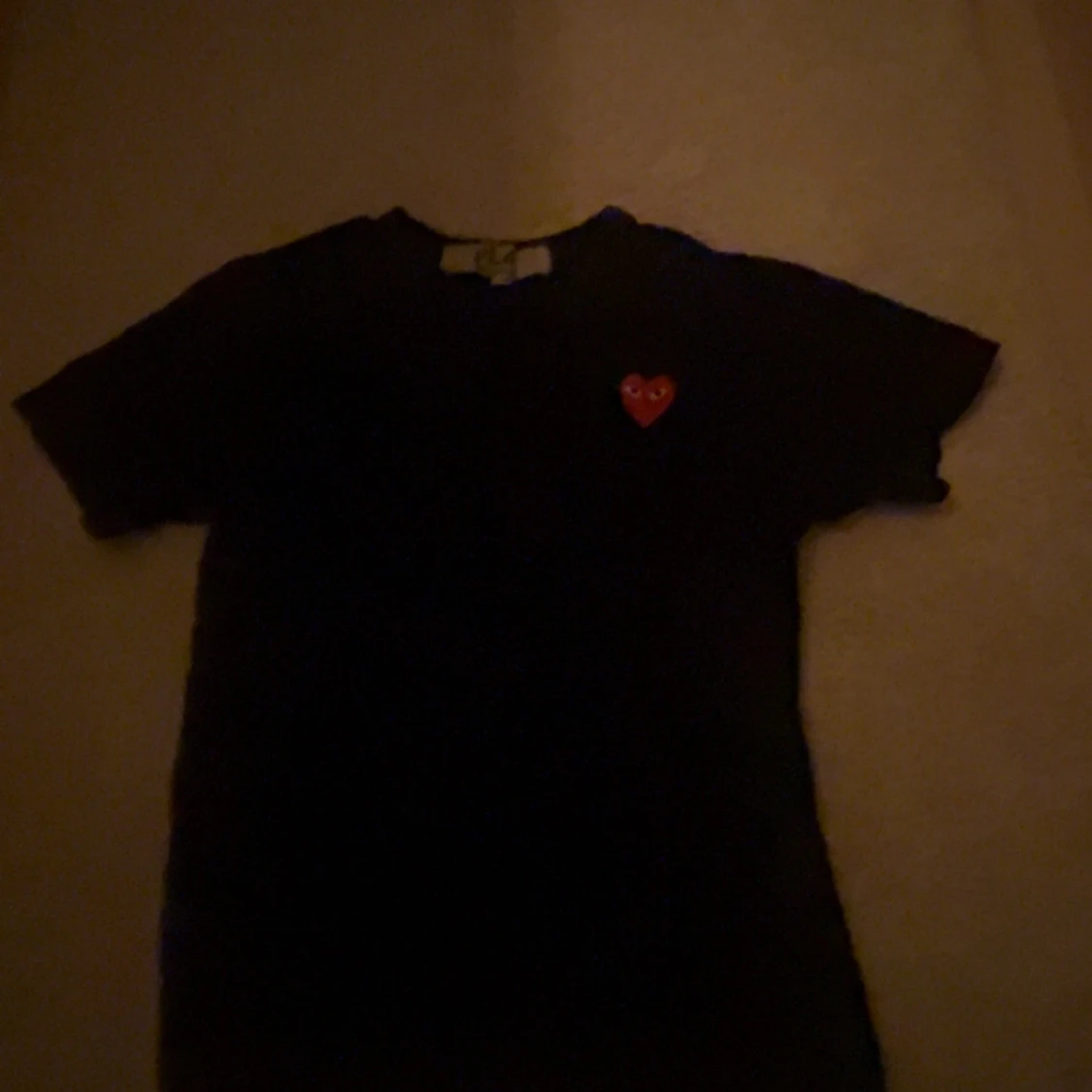 Svart Comme des Garçons Play t-shirt