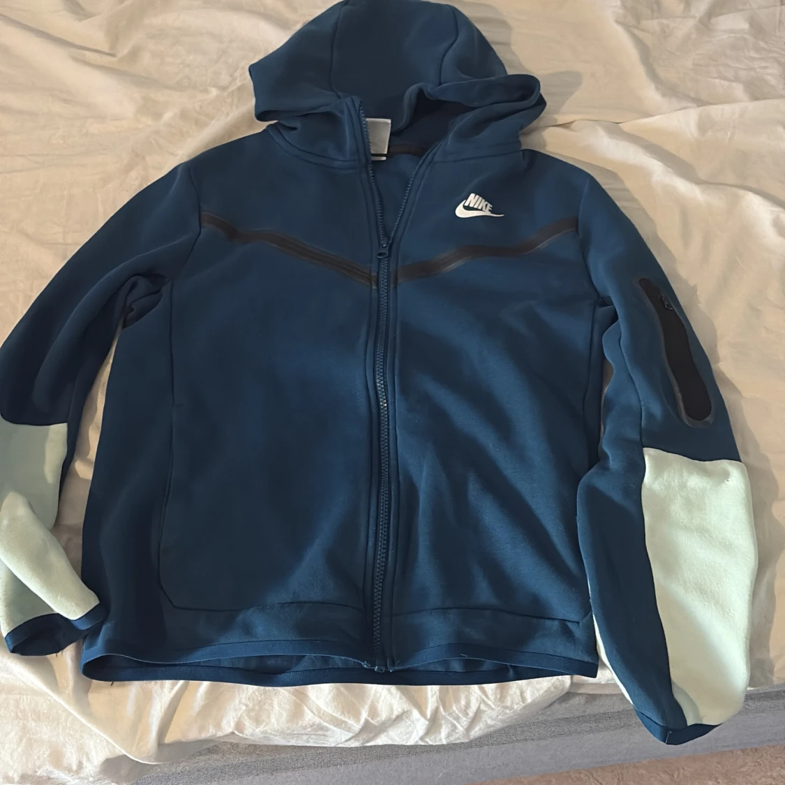 Blå Nike hoodie med dragkedja XL