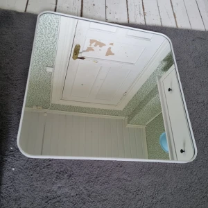 Stor spegel - Fin spegel som är 60×60 stor fint skick, köpt från ikea