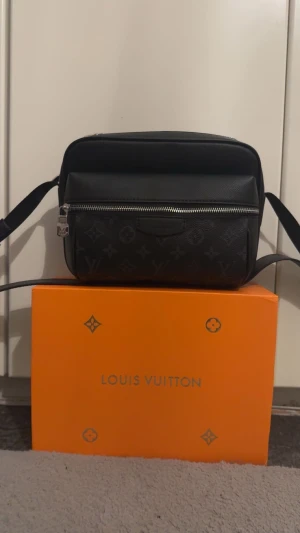 Lv väska  - Helt ny!