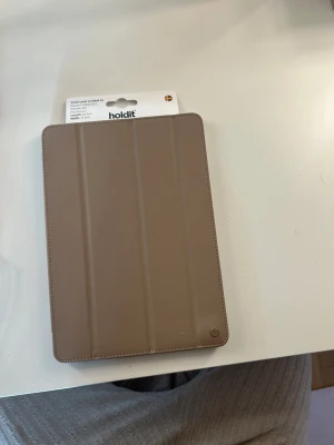 iPad skal - Helt nytt iPad skal från Hildit tänkte lämna tillbaka men förpackningen räknades som bruten. Passar iPad Air/air 2 och iPad Pro 9,7 ( för mer info se bild 2)