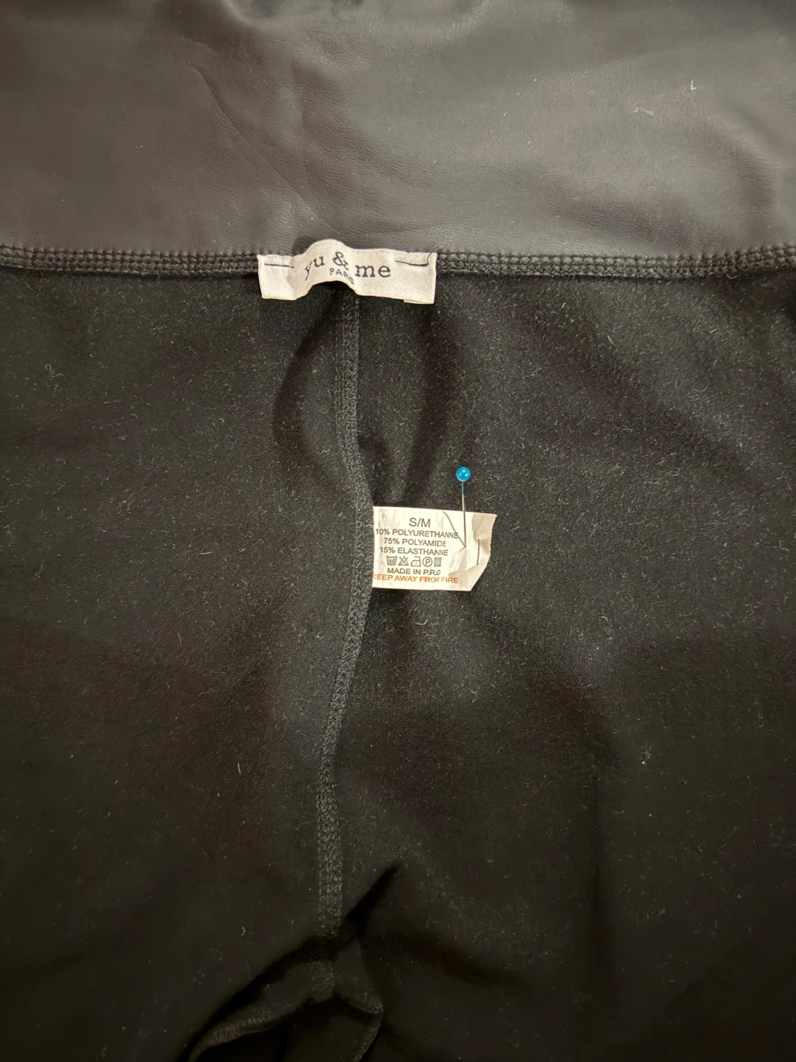 Svarta höga leggings i skinnimitation - 4