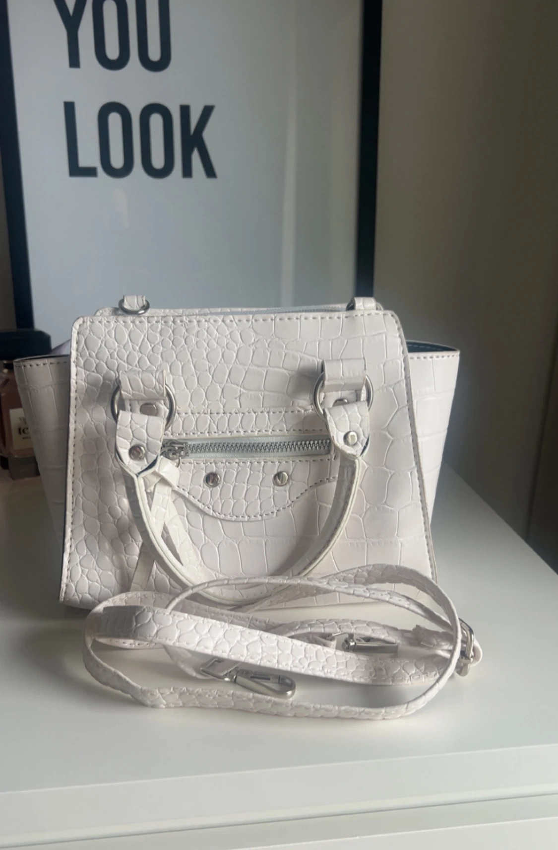 Jättesnygg vit handväska  - 3