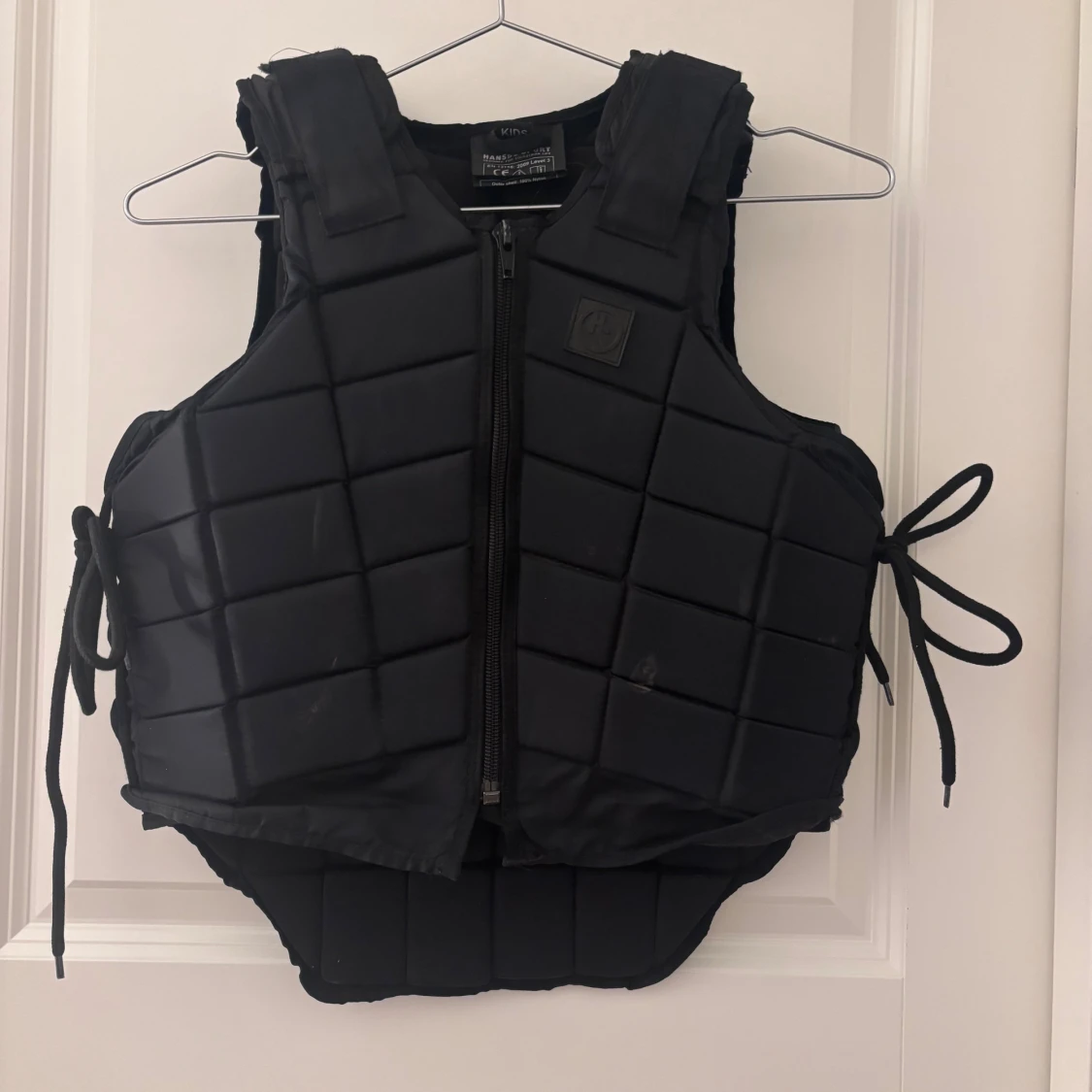 Svart ridväst Kids L med snörning