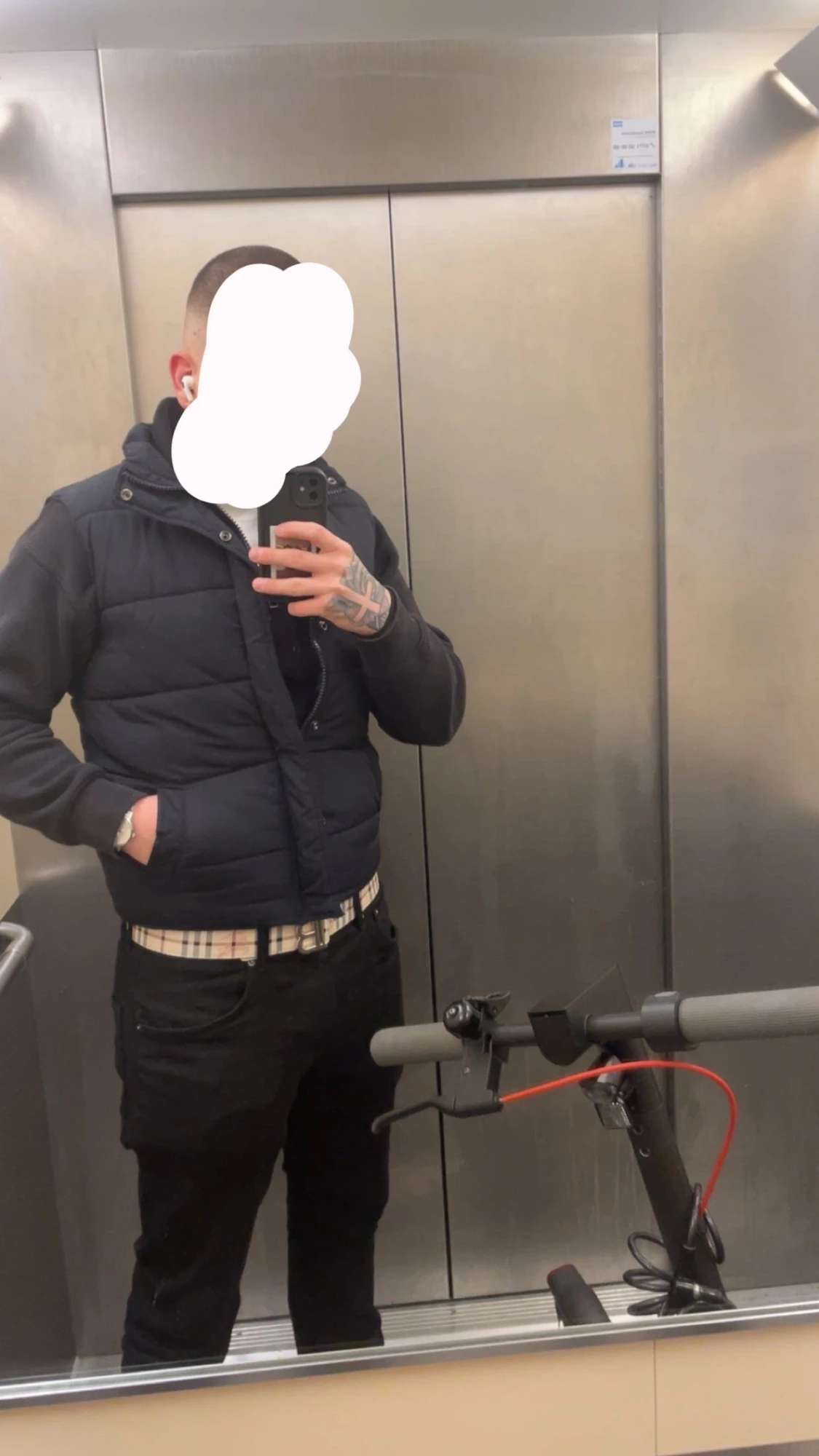 Svart väst från Cubus