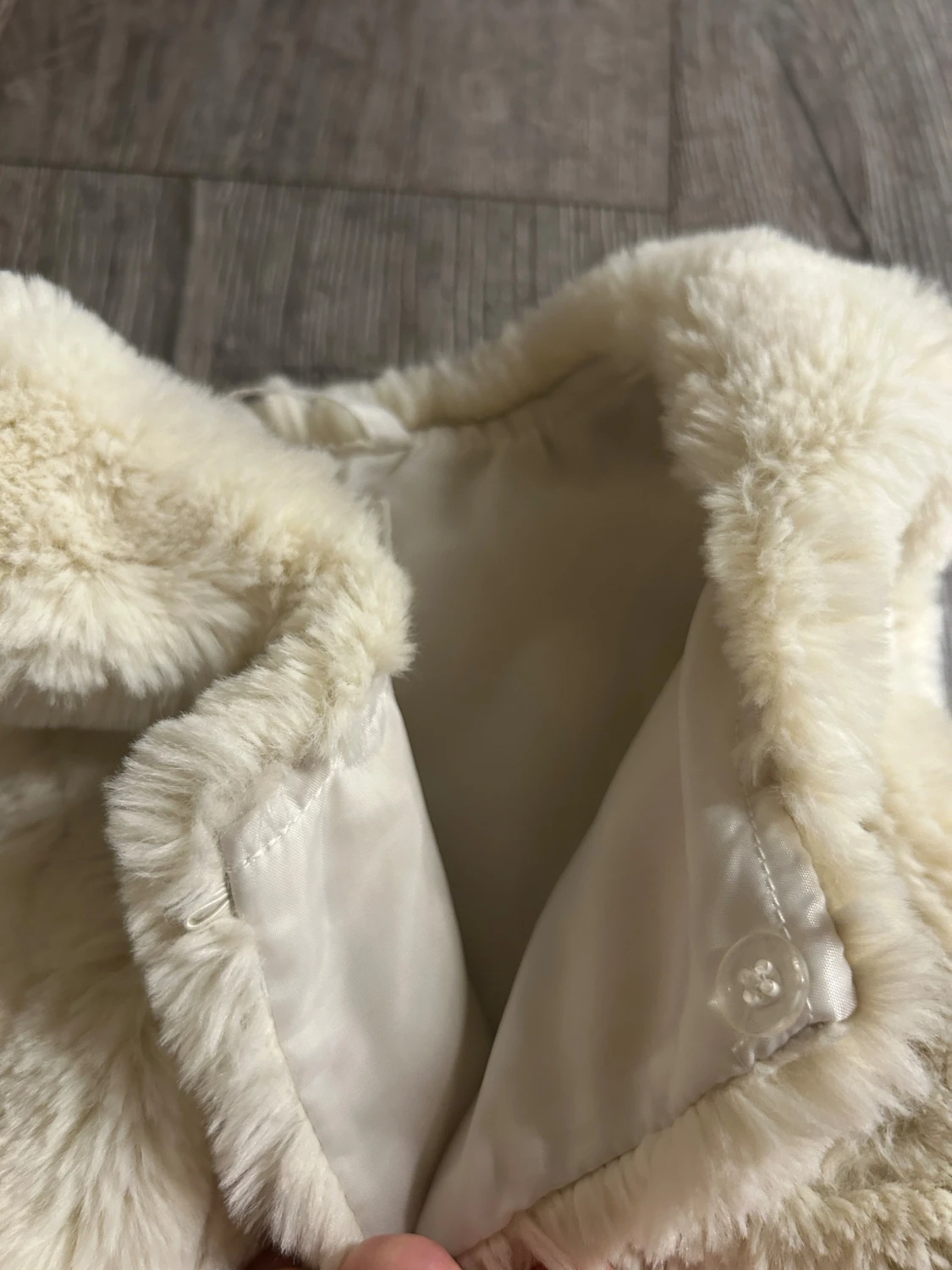 Krämvit pälsväst från H&M barn - 2
