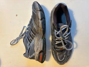 Adidas skor - Adidas supernova cushion cosmic way, blue running shoes. Lite smutsiga men går säkert att tvätta bort.