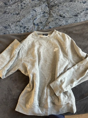 Crew neck Nike - En stilren och snygg sweatshirt från Nike som inte används längre 