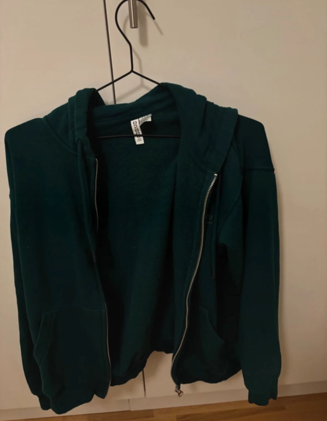 Mörkgrön hoodie med dragkedja Divided - 1