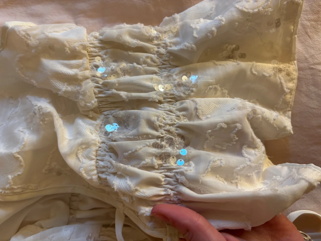 Vit blus paljetter och snörning - 1