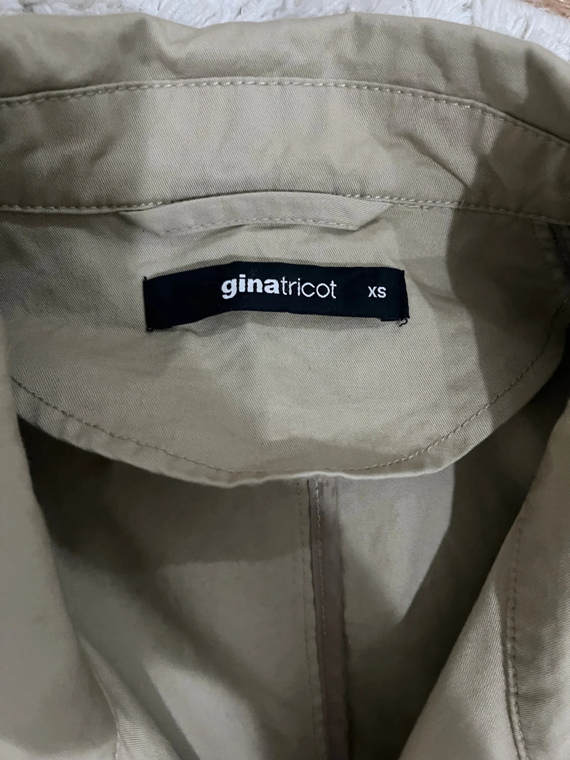 Beige trenchcoat från Gina Tricot XS - 2