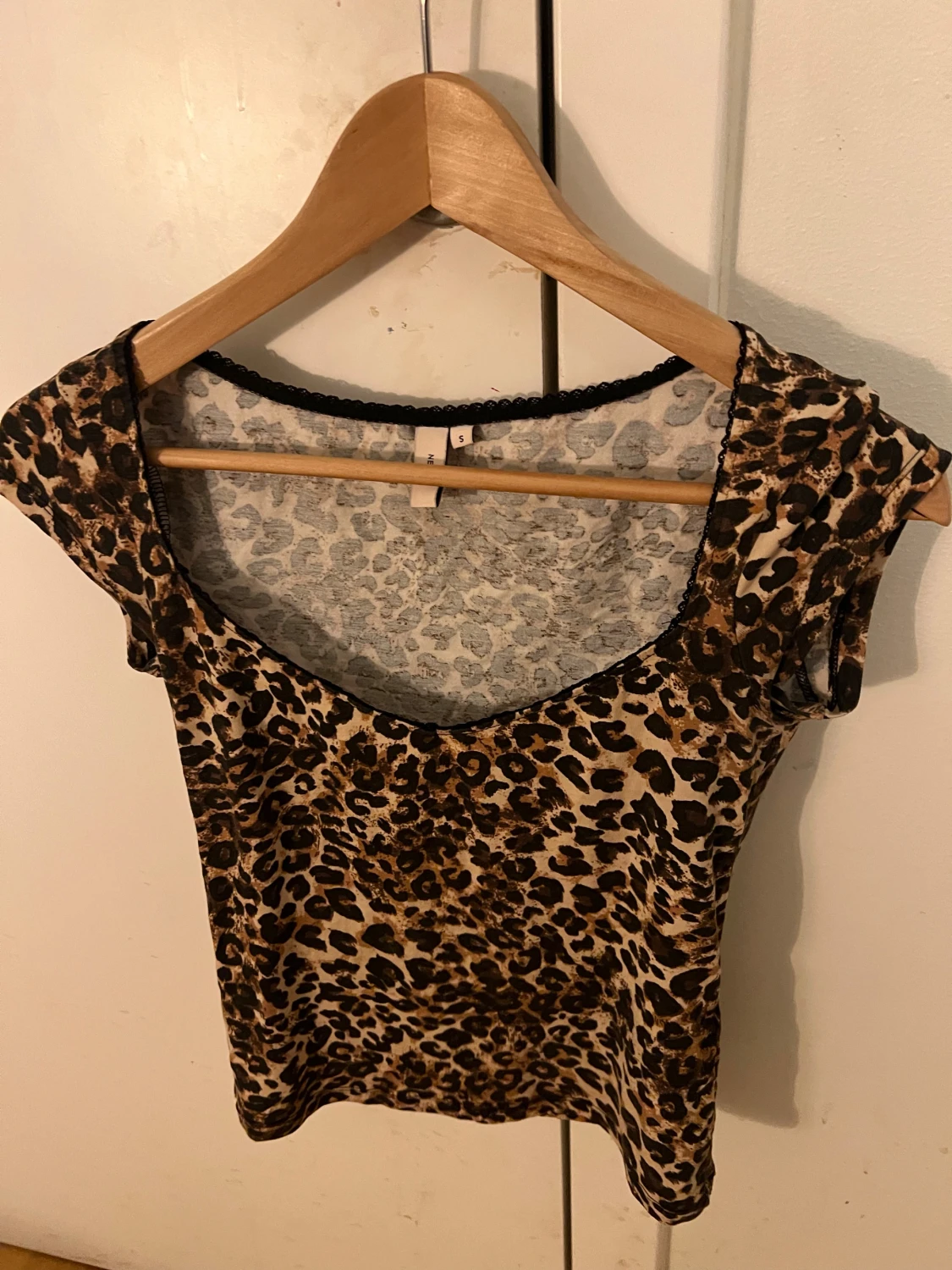 Leopardmönstrad topp från Nelly - 1