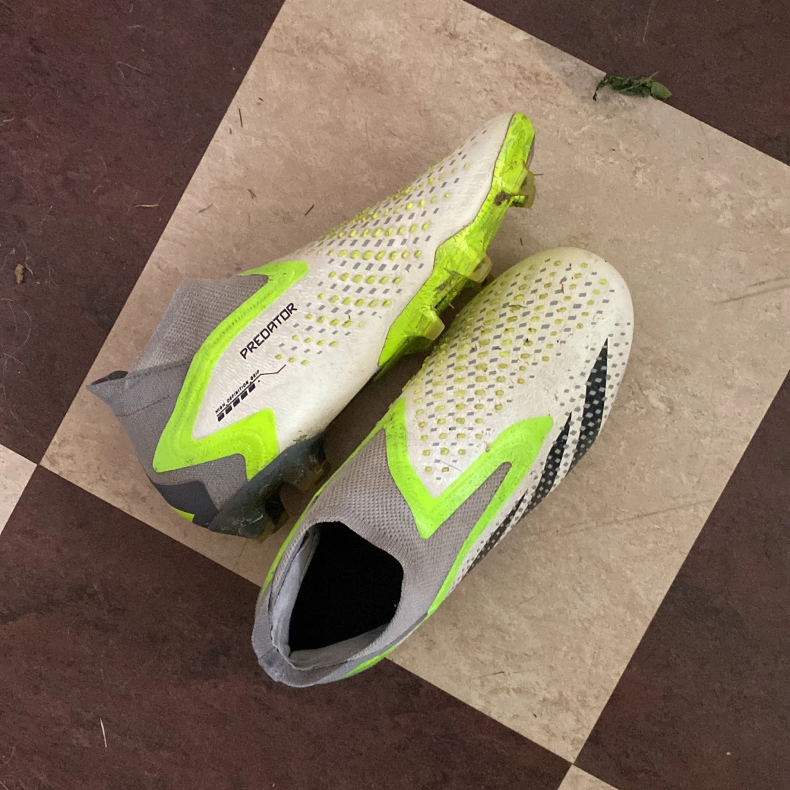 Elite Adidas Predator fotbollsskor vit/neon - 1
