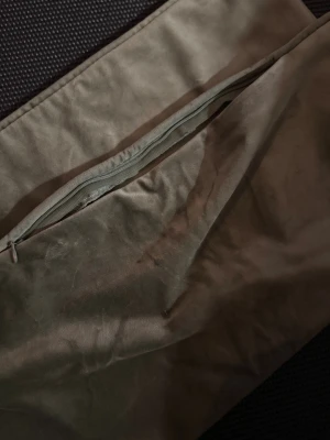 Kuddfodral i sammet - Grön/mintgrönt stl 50x50 cm diskret dragkedja från Mio ingår 2 st