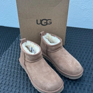 UGG Ultra Mini (dam) - Säljer min systers UGGs. Box medföljer vid köp. Först till kvarn!🙌🏻
