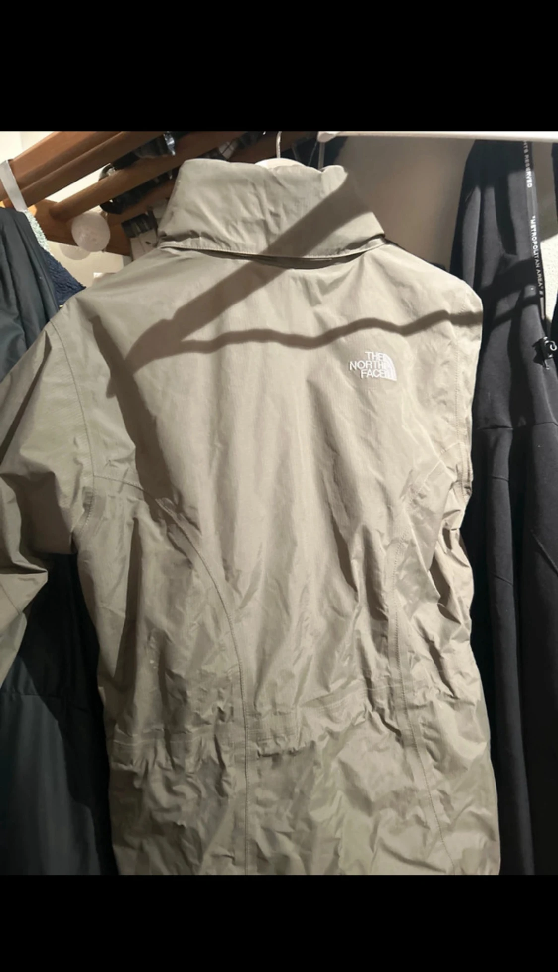 Beige vindjacka från The North Face - 1