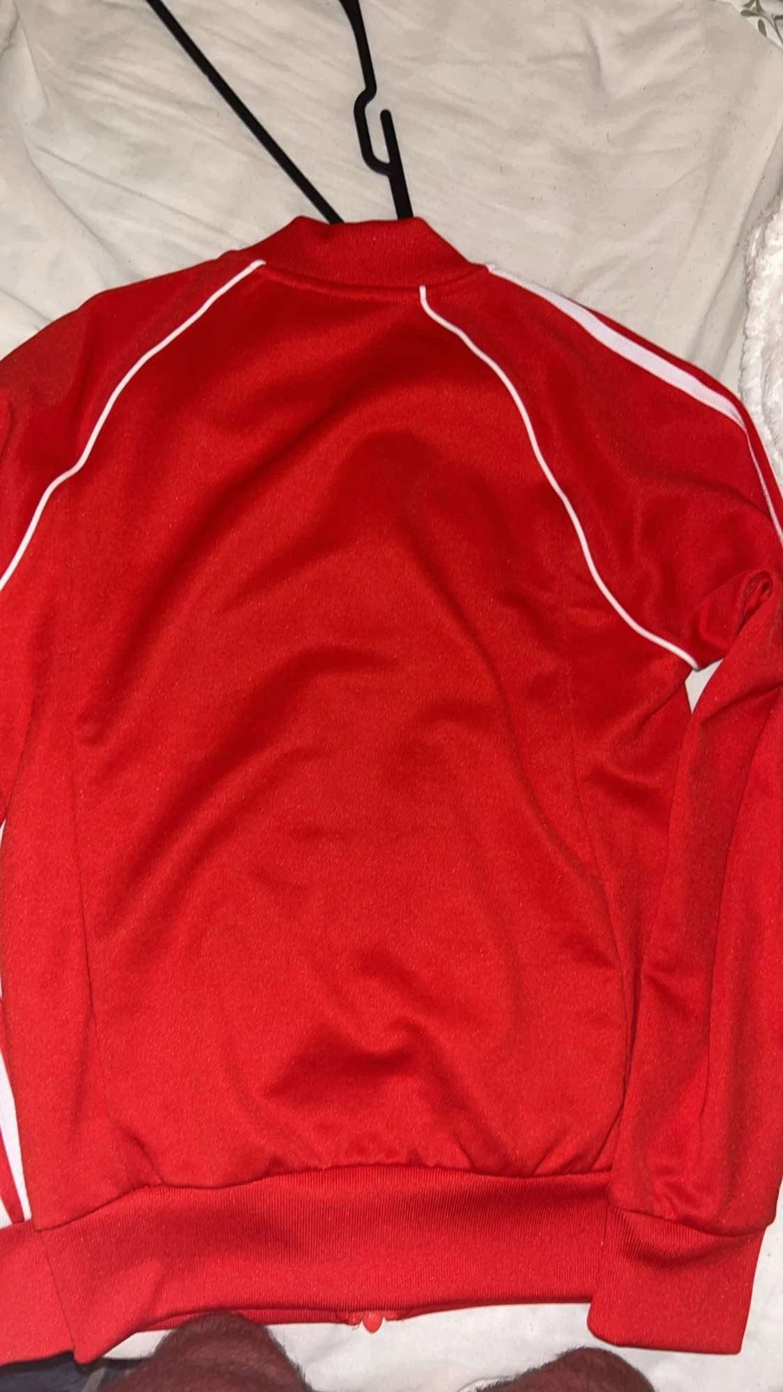 Röd Adidas track jacket med vita ränder - 1