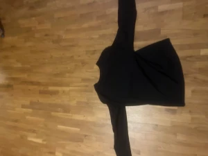 Morris tröja i merinoull  -  S sitter som XS perfekt för 165-170. Litet hål i armhåla men syns ej.