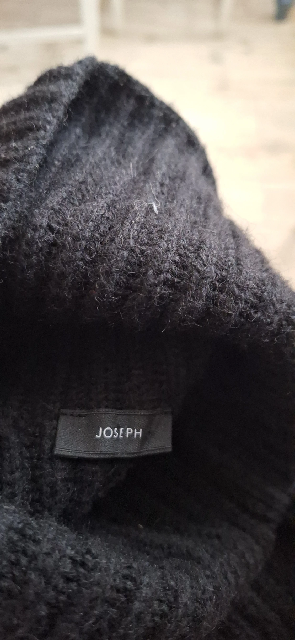 Svart stickad poncho från Joseph - 1