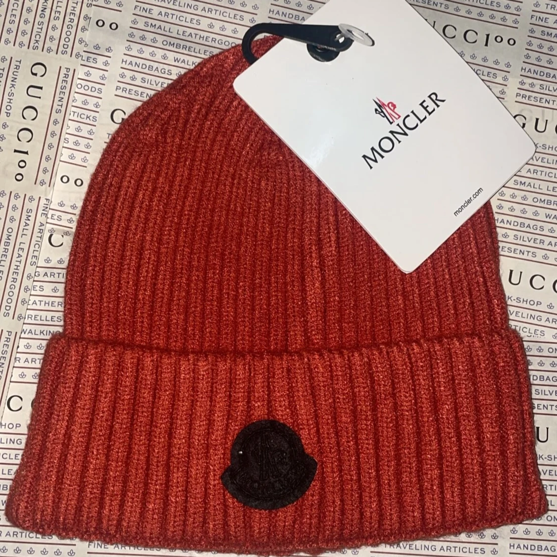 Moncler black patch vintermössa