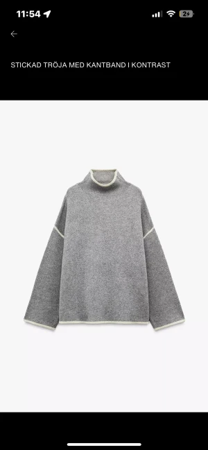Grå stickad polotröja  - ljusgrå stickad polotröja ifrån zara! knappt använd, i storlek s! skriv privat för fler bilder❤️