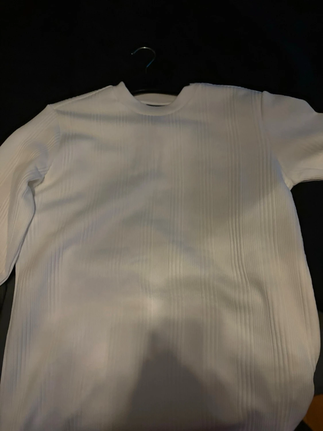 Vit ribbad långärmad tröja