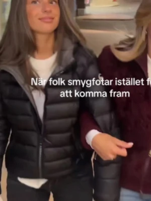 Colmar vinterjacka - Superfin vinterjacka från colmar i strl 14y/ 166 cm! Skulle säga att den passar mellan 156-166. Inga defekter