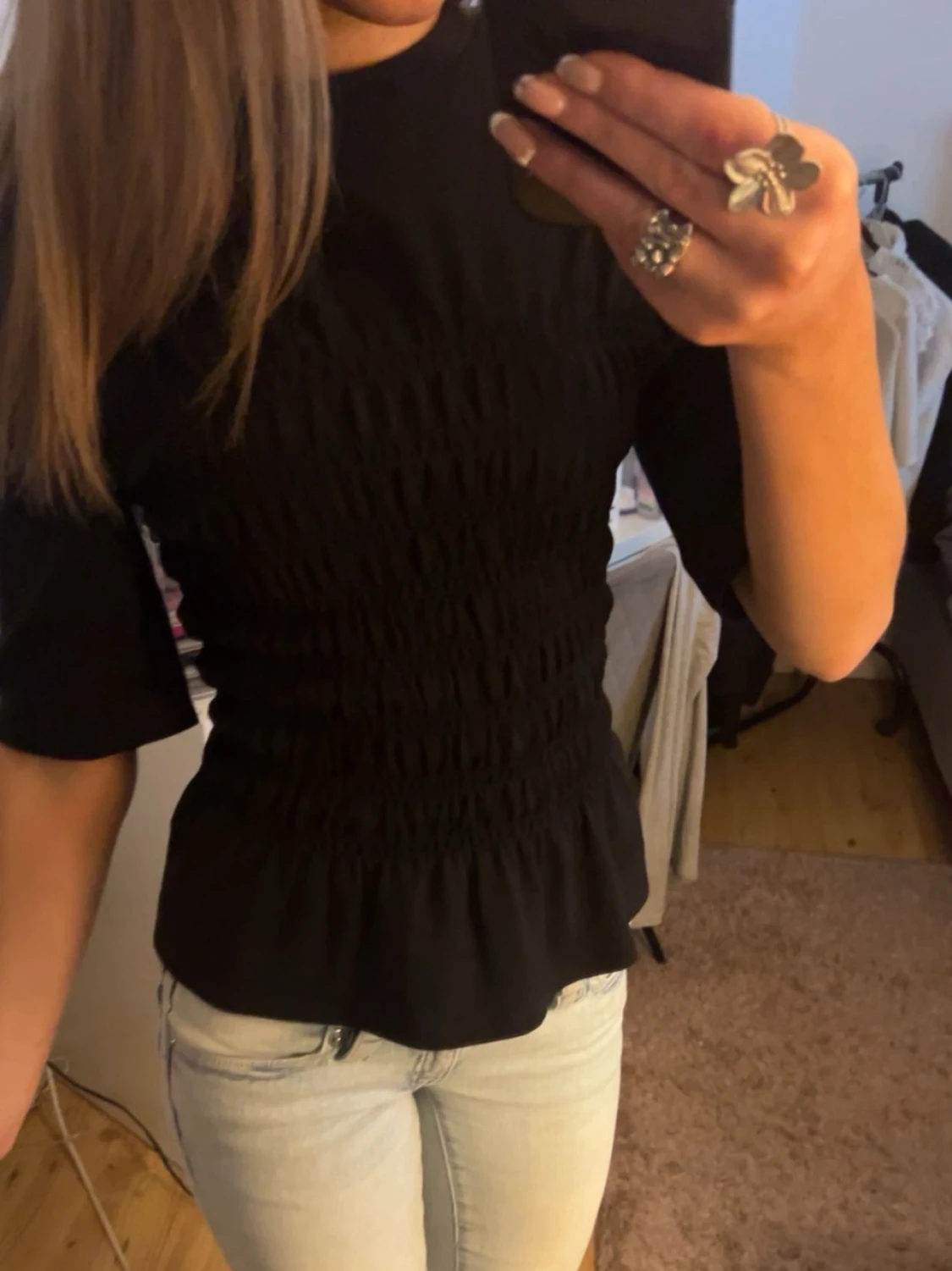 Svart smockad t-shirt & Other Stories - 3