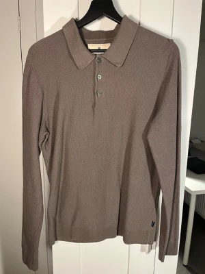 Beige stickad pikétröja med krage - Stickad tröja från Jack and Jones Premium