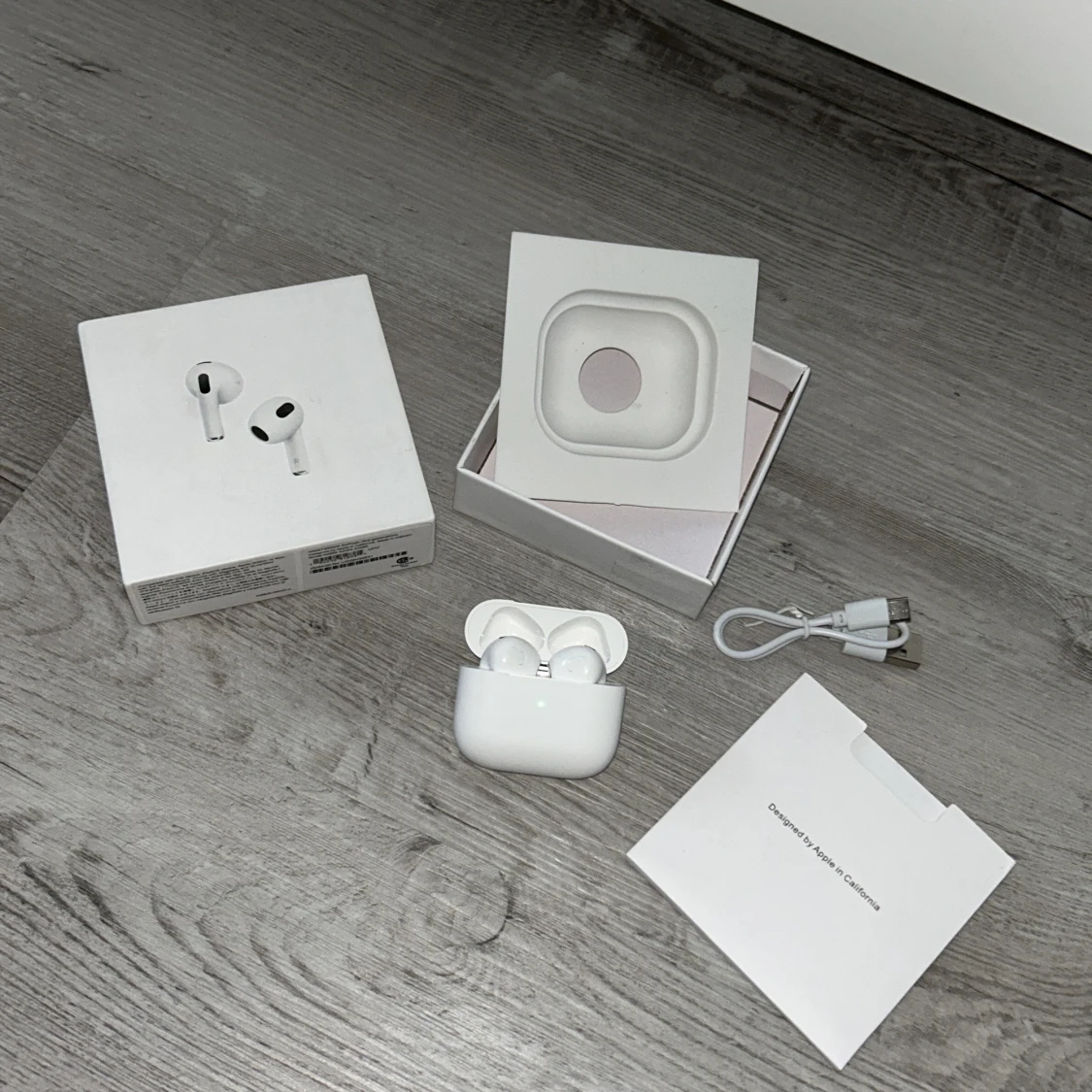Apple AirPods 3 – komplett i kartong - 1