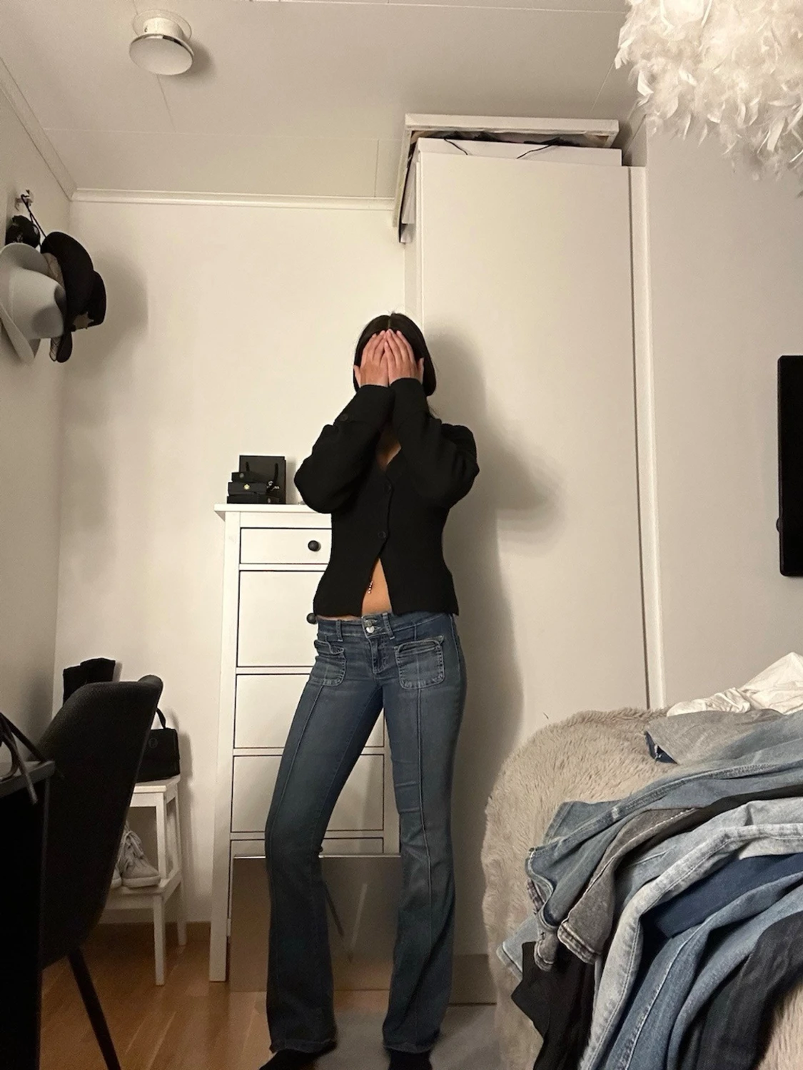 Blå bootcut jeans med fickdetaljer - 2