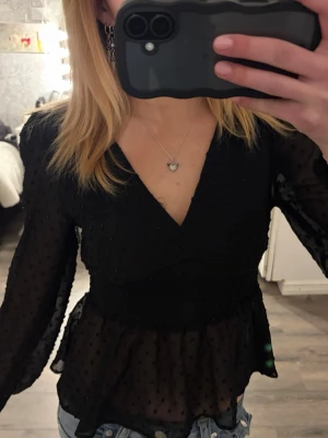 blus  - knappt använd 