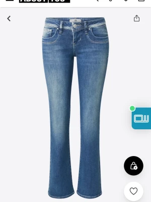 LTB Bootcut Jeans 'Valerie' i Blå Denim - LTB Bootcut Jeans 'Valerie' i Blå Denim. De är i storlek 26 x 30. Har använt endast 1 gång! skriv för frågor! Original priset är 799. Pris kan diskuteras.