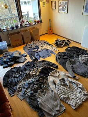 Bulk deals  - Säljer bulk deals med kläder och jeans främst från märken såsom Herno, Gran sasso, seventy, elevnty, Dondup och Jacob Cohen. Kom pm vid intresse och för mer info 🫡