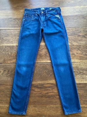 Replay Anbass blå jeans herr - Storlek 28/30, stiliga och snygga jeans😄skriv vid frågor!