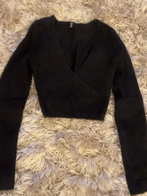 Svart magtröja H&M - V-ringad och magtröja 