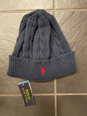 Ralph Lauren mössa  - Skick 10/10. Lite större än vanligt men riktigt fin!