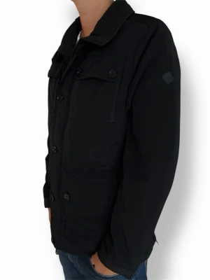 J.Lindeberg Jacka - Trendig J.Lindeberg Jacka | Perfekt höst/vinter jacka | Skick 8/10 inga skador | Storlek L och färgen svart/mörkbrun | SLUTSÅLD MODELL | Nypris 4000kr | Hör av er för mer information/bilder!