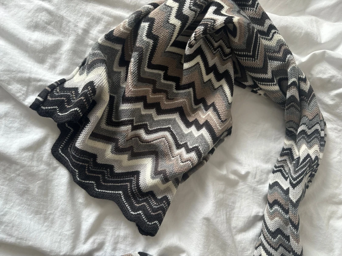 Grå/svart halsduk från Missoni - 4