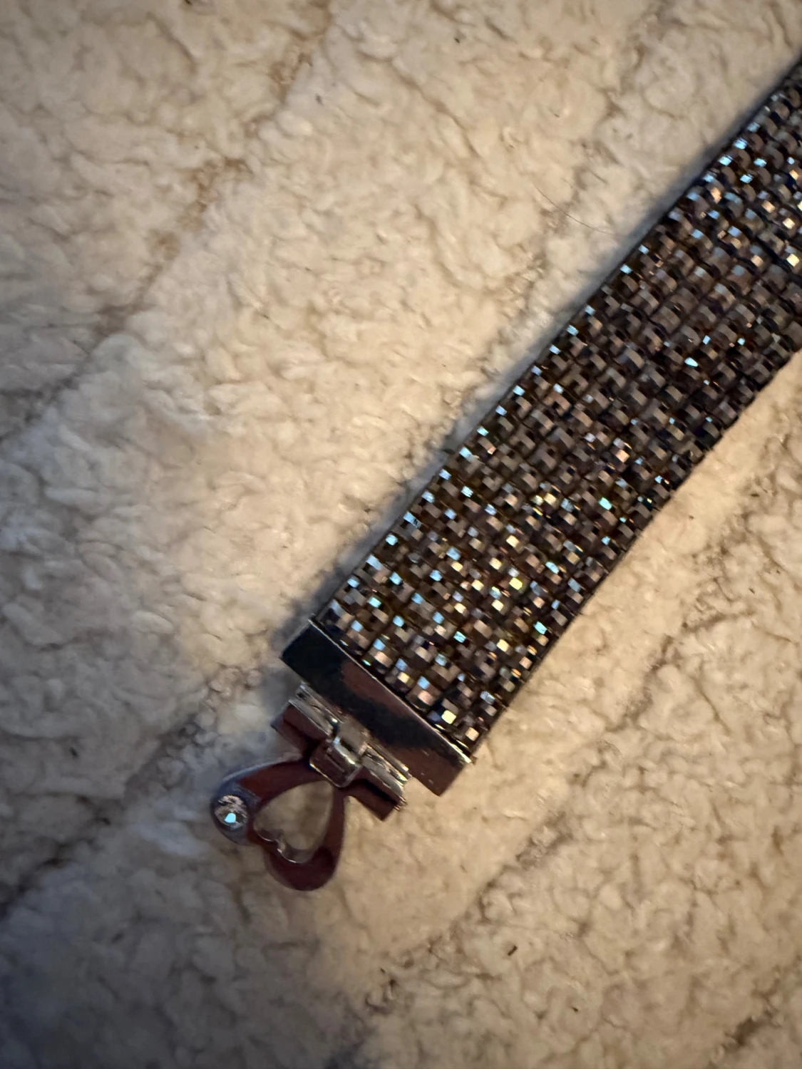 Glittrigt brett armband med hjärtdetalj - 1