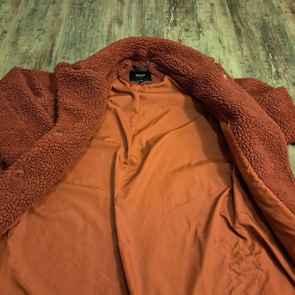Rustfärgad teddyjacka från ONLY - 2