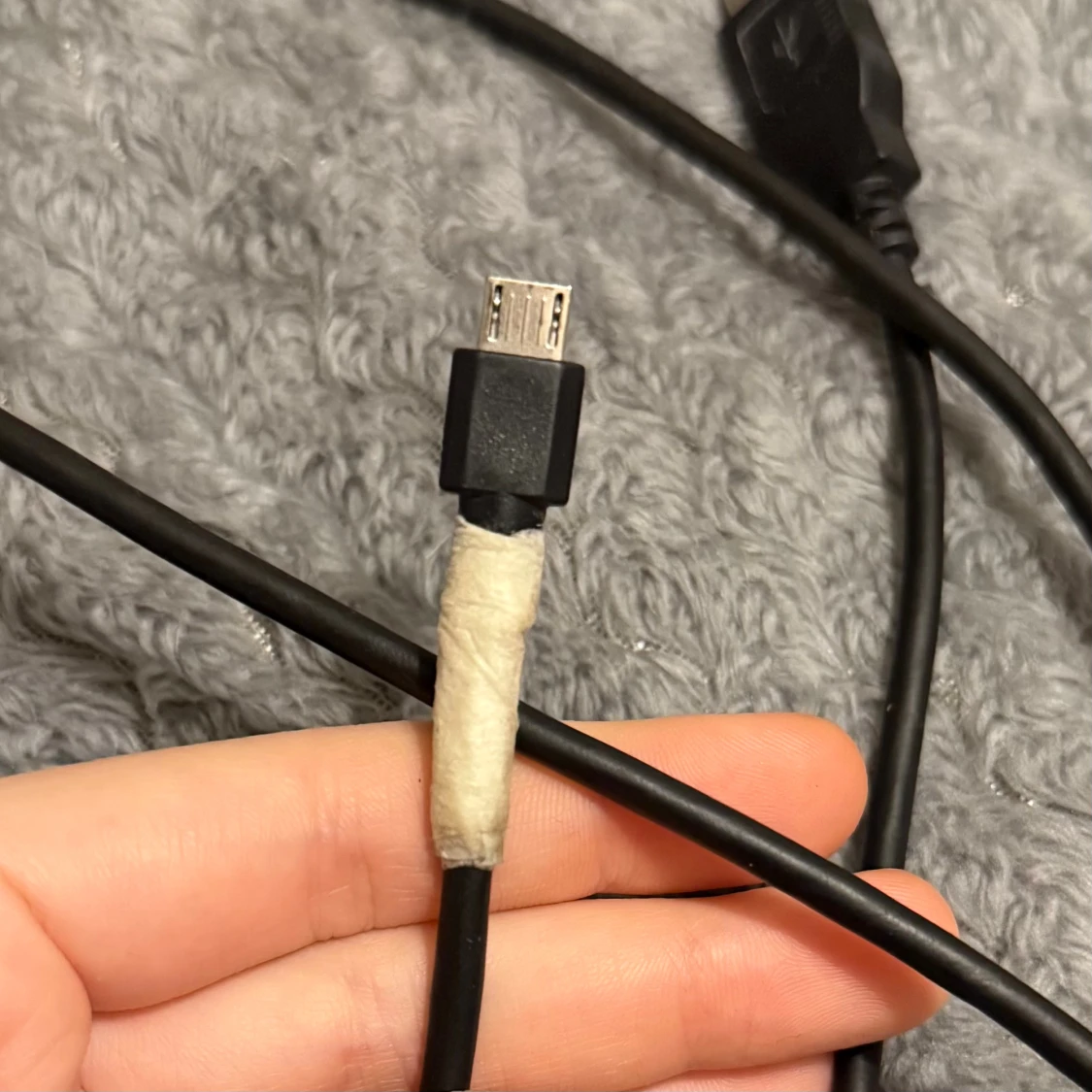 PlayStation 4 Slim - 3