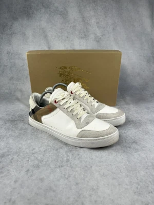 Burberry checked sneakers - – Condition: 8/10  – What is included: Only the sneakers  – Price: 5800kr