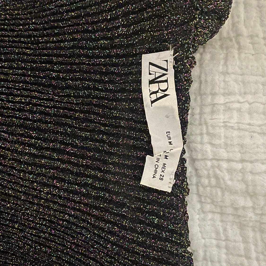 Glittrig volangtopp från Zara - 2